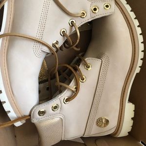 Women’s Timberland boots, size 8.5. New in box